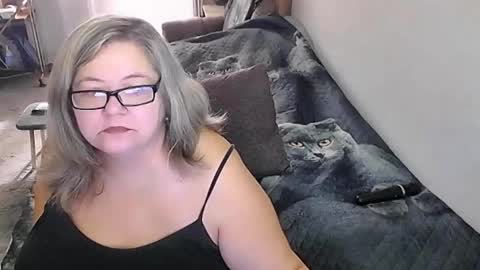 Snapshot of tviks chatting on 09-10-25, 02:33 Lana online show from 09-10-25, 02:33