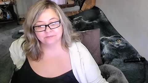 Snapshot of tviks chatting on 09-15-25, 10:04 Lana online show from 09-15-25, 10:04