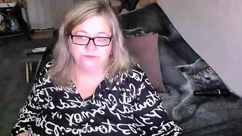 Snapshot of tviks chatting on 09-15-25, 11:27 Lana online show from 09-15-25, 11:27