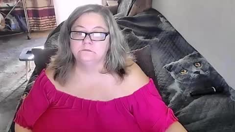 Snapshot of tviks chatting on 09-18-25, 02:02 Lana online show from 09-18-25, 02:02