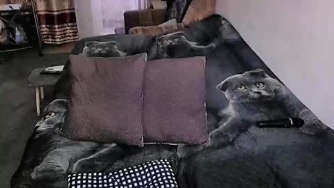 Snapshot of tviks chatting on 09-19-25, 12:02 Lana online show from 09-19-25, 12:02