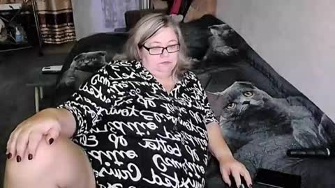 Snapshot of tviks chatting on 09-21-25, 11:17 Lana online show from 09-21-25, 11:17