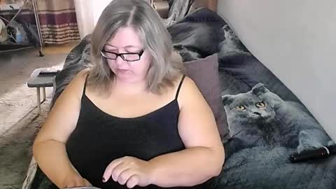 Snapshot of tviks chatting on 09-24-25, 01:42 Lana online show from 09-24-25, 01:42