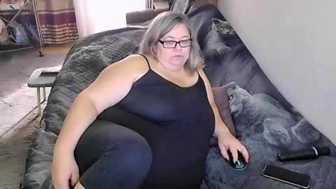 Snapshot of tviks chatting on 09-26-25, 01:42 Lana online show from 09-26-25, 01:42