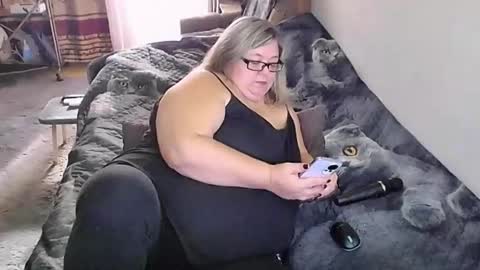 Snapshot of tviks chatting on 09-27-25, 02:38 Lana online show from 09-27-25, 02:38