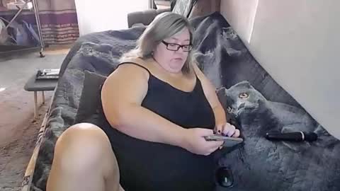 Snapshot of tviks chatting on 09-28-25, 12:49 Lana online show from 09-28-25, 12:49