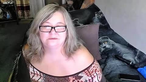 Snapshot of tviks chatting on 09-29-25, 06:57 Lana online show from 09-29-25, 06:57