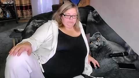 Snapshot of tviks chatting on 10-02-25, 11:34 Lana online show from 10-02-25, 11:34