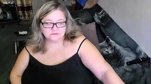 Snapshot of tviks chatting on 10-06-25, 12:30 Lana online show from 10-06-25, 12:30