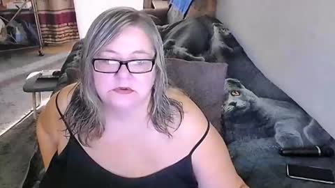 Snapshot of tviks chatting on 10-08-25, 01:25 Lana online show from 10-08-25, 01:25