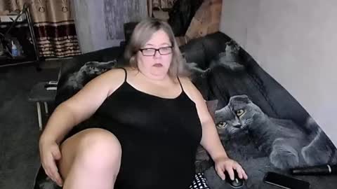 Snapshot of tviks chatting on 10-14-25, 11:38 Lana online show from 10-14-25, 11:38