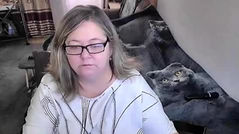 Snapshot of tviks chatting on 10-20-25, 12:55 Lana online show from 10-20-25, 12:55