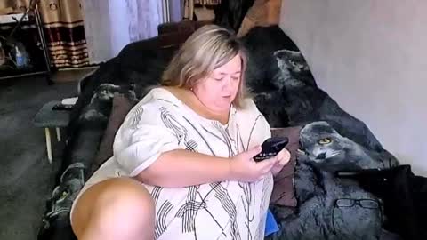 Snapshot of tviks chatting on 10-21-25, 09:43 Lana online show from 10-21-25, 09:43