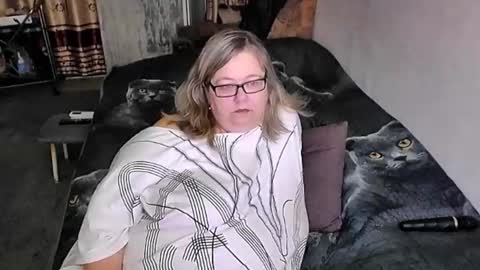 Snapshot of tviks chatting on 10-22-25, 11:04 Lana online show from 10-22-25, 11:04