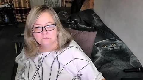 Snapshot of tviks chatting on 10-25-25, 08:58 Lana online show from 10-25-25, 08:58