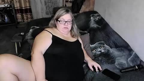 Snapshot of tviks chatting on 10-30-25, 07:58 Lana online show from 10-30-25, 07:58