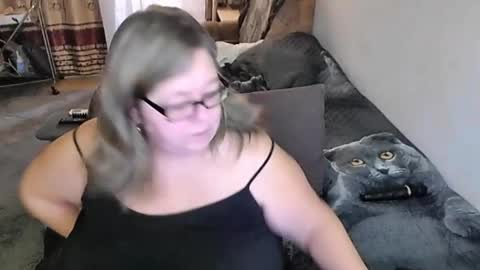 Snapshot of tviks chatting on 11-02-25, 12:35 Lana online show from 11-02-25, 12:35