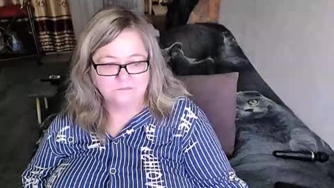 Snapshot of tviks chatting on 11-06-25, 10:21 Lana online show from 11-06-25, 10:21