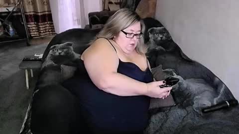 Snapshot of tviks chatting on 11-23-25, 02:00 Lana online show from 11-23-25, 02:00