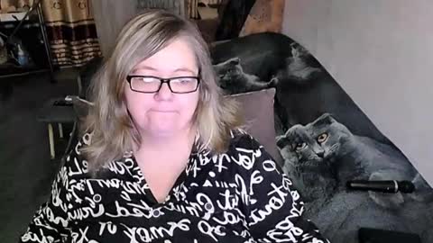 Snapshot of tviks chatting on 11-25-25, 09:59 Lana online show from 11-25-25, 09:59