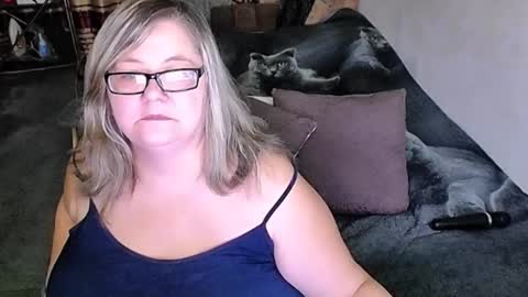 Snapshot of tviks chatting on 11-30-25, 07:18 Lana online show from 11-30-25, 07:18