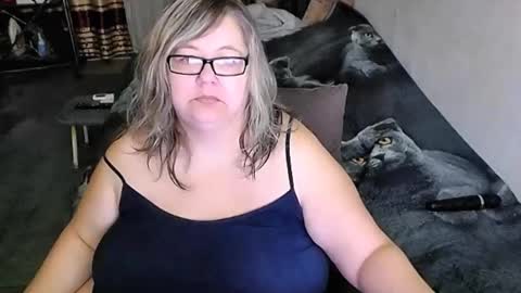 Snapshot of tviks chatting on 12-01-25, 10:37 Lana online show from 12-01-25, 10:37