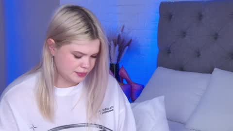 Hallie online show from 01-24-25, 08:23