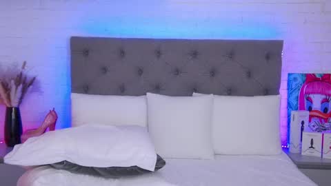 Hallie online show from 03-01-25, 04:04