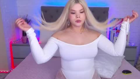 Hallie online show from 03-06-25, 05:03