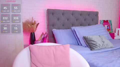 Hallie online show from 10-06-25, 01:25