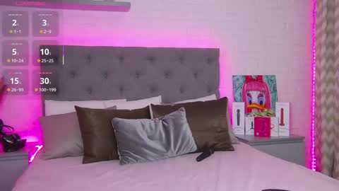 Hallie online show from 11-08-25, 01:17