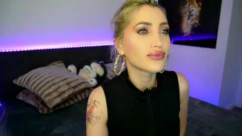 MayCarrey online show from 02-04-25, 08:59