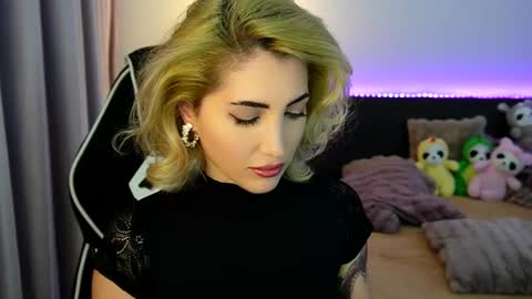 MayCarrey online show from 12-18-25, 09:32