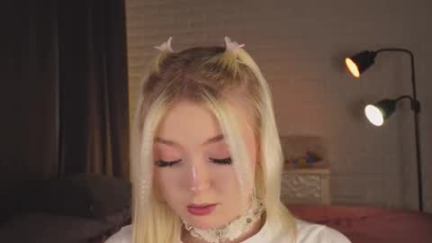 twinklefluff online show from 10-19-25, 04:07