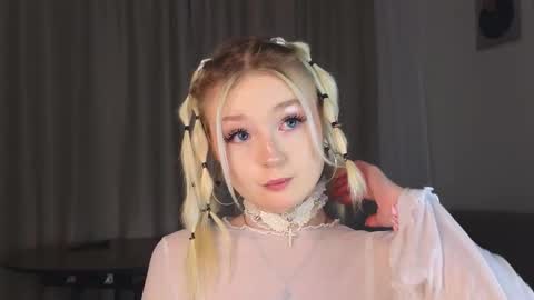 twinklefluff online show from 11-25-25, 04:40