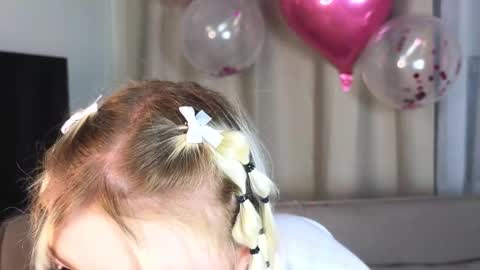 twinklefluff online show from 11-28-25, 04:20