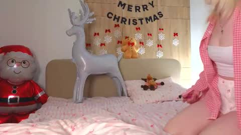 twinklefluff online show from 12-19-25, 04:25