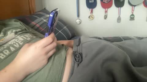 Snapshot of twinkmikexxx12 chatting on 10-08-25, 08:17 mike online show from 10-08-25, 08:17