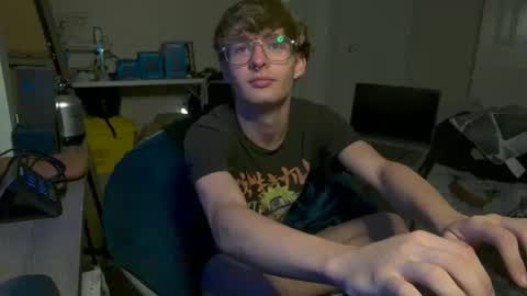 Snapshot of twinktools chatting on 09-16-25, 02:51 shytwink online show from 09-16-25, 02:51