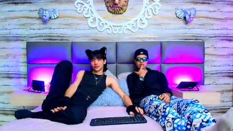 twinslovers_ online show from 09-21-25, 07:48