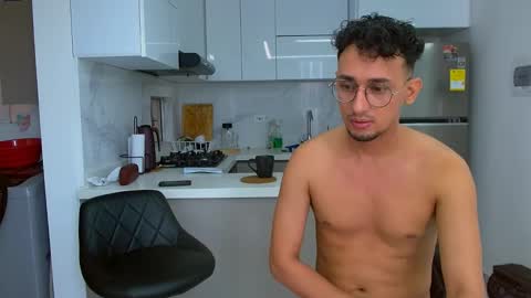 twoboyshot24 online show from 10-04-25, 12:25