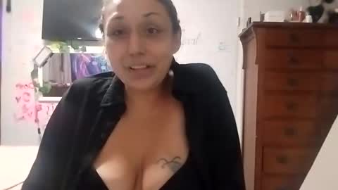 Twocrazy85 online show from 11-06-25, 10:38