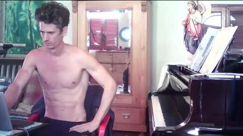 TobeBritta online show from 10-19-25, 01:45