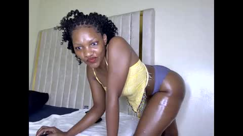 Snapshot of tyla_cerry chatting on 09-14-25, 02:00 tyla_cerry online show from 09-14-25, 02:00