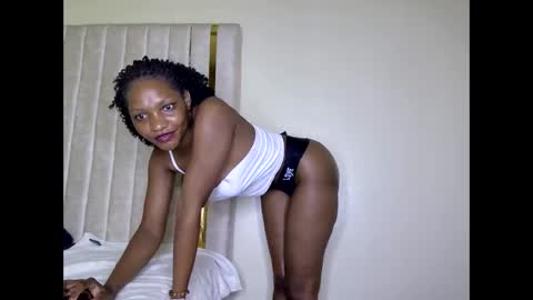 Snapshot of tyla_cerry chatting on 09-18-25, 02:30 tyla_cerry online show from 09-18-25, 02:30