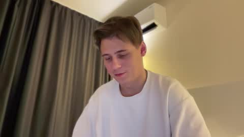 Snapshot of tyler_garrner chatting on 10-25-25, 02:46 tyler_garrner online show from 10-25-25, 02:46