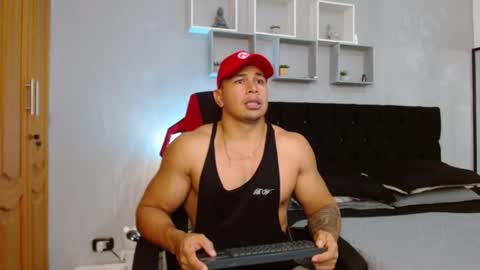 tyler_hank1 online show from 11-17-25, 08:36