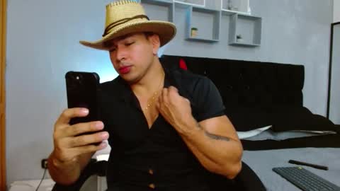 tyler_hank1 online show from 12-03-25, 02:08