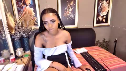 Snapshot of tyrabangz chatting on 11-07-25, 10:15 Tyra online show from 11-07-25, 10:15