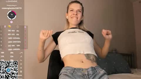 Snapshot of tyty_pupu chatting on 09-23-25, 05:27 Christine 3 Next broadcast tomorrow at 2100 GMT 5 online show from 09-23-25, 05:27